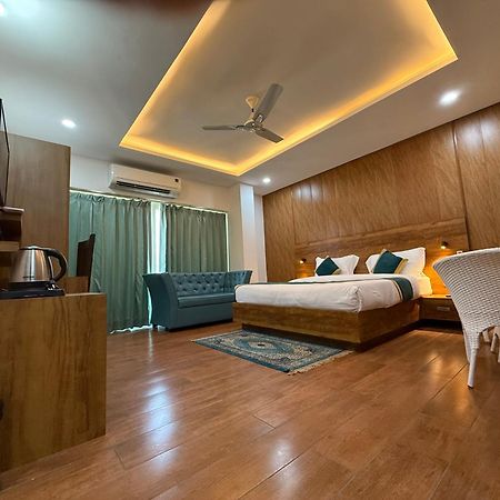 Hotel 7 Heaven Dehradun Extérieur photo