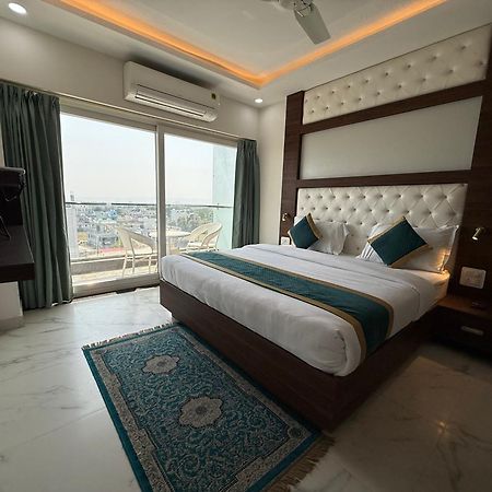 Hotel 7 Heaven Dehradun Extérieur photo