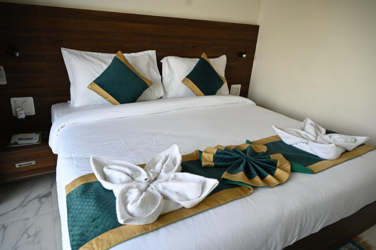Hotel 7 Heaven Dehradun Extérieur photo