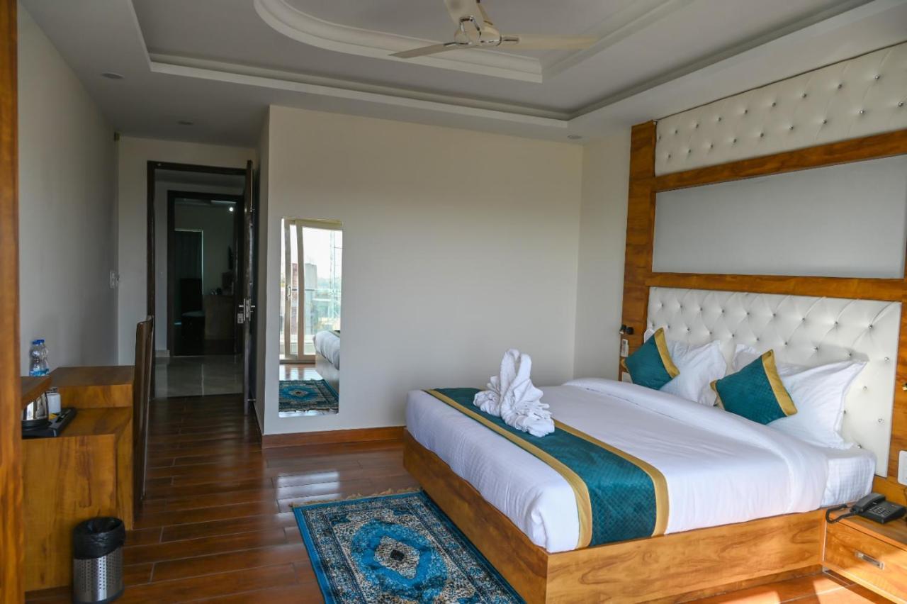 Hotel 7 Heaven Dehradun Extérieur photo