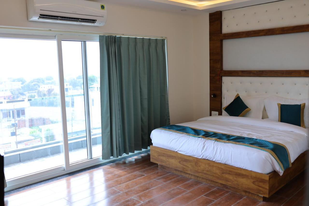 Hotel 7 Heaven Dehradun Extérieur photo