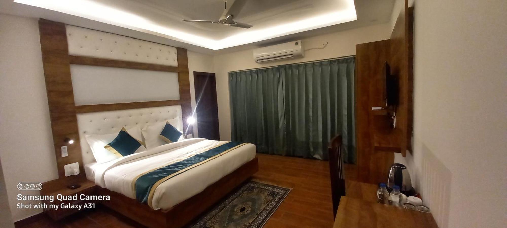 Hotel 7 Heaven Dehradun Extérieur photo