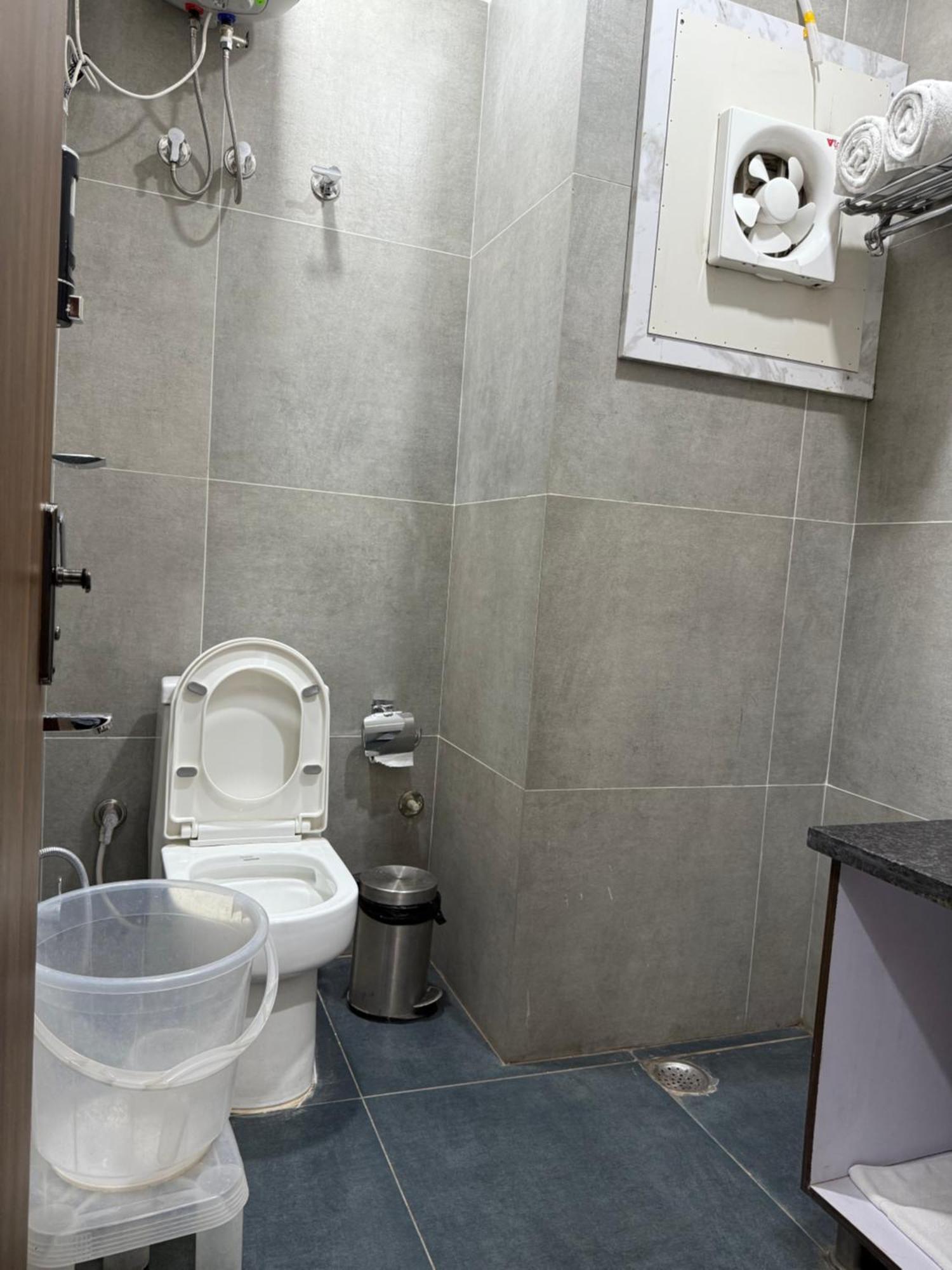 Hotel 7 Heaven Dehradun Extérieur photo