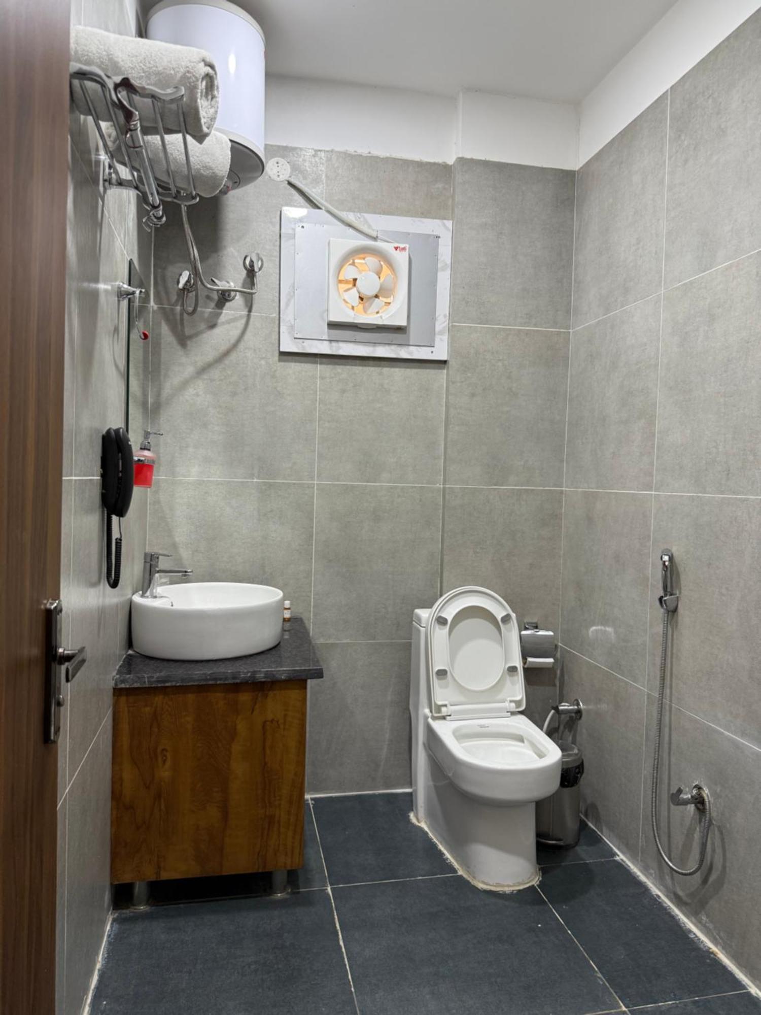 Hotel 7 Heaven Dehradun Extérieur photo