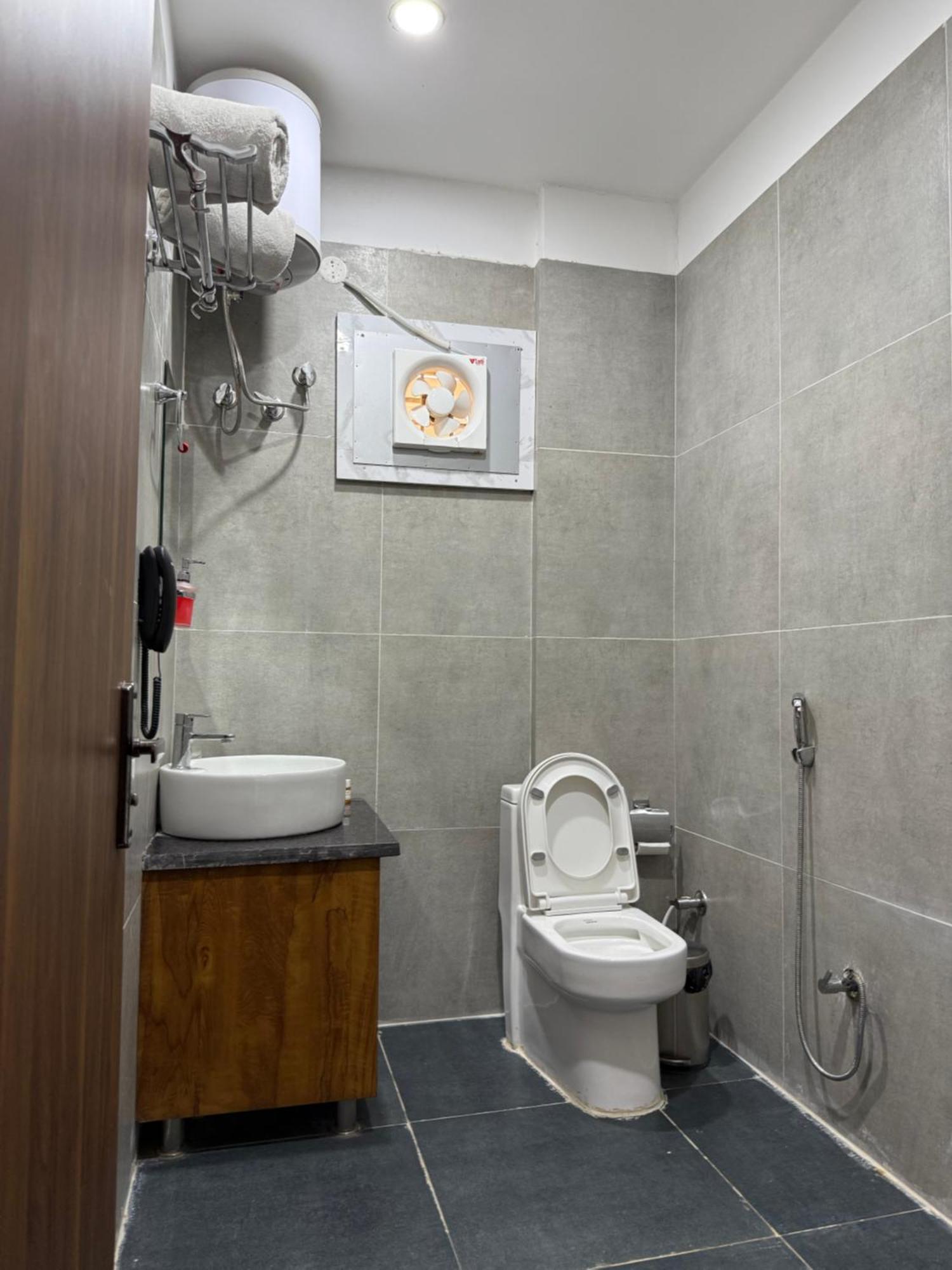 Hotel 7 Heaven Dehradun Extérieur photo