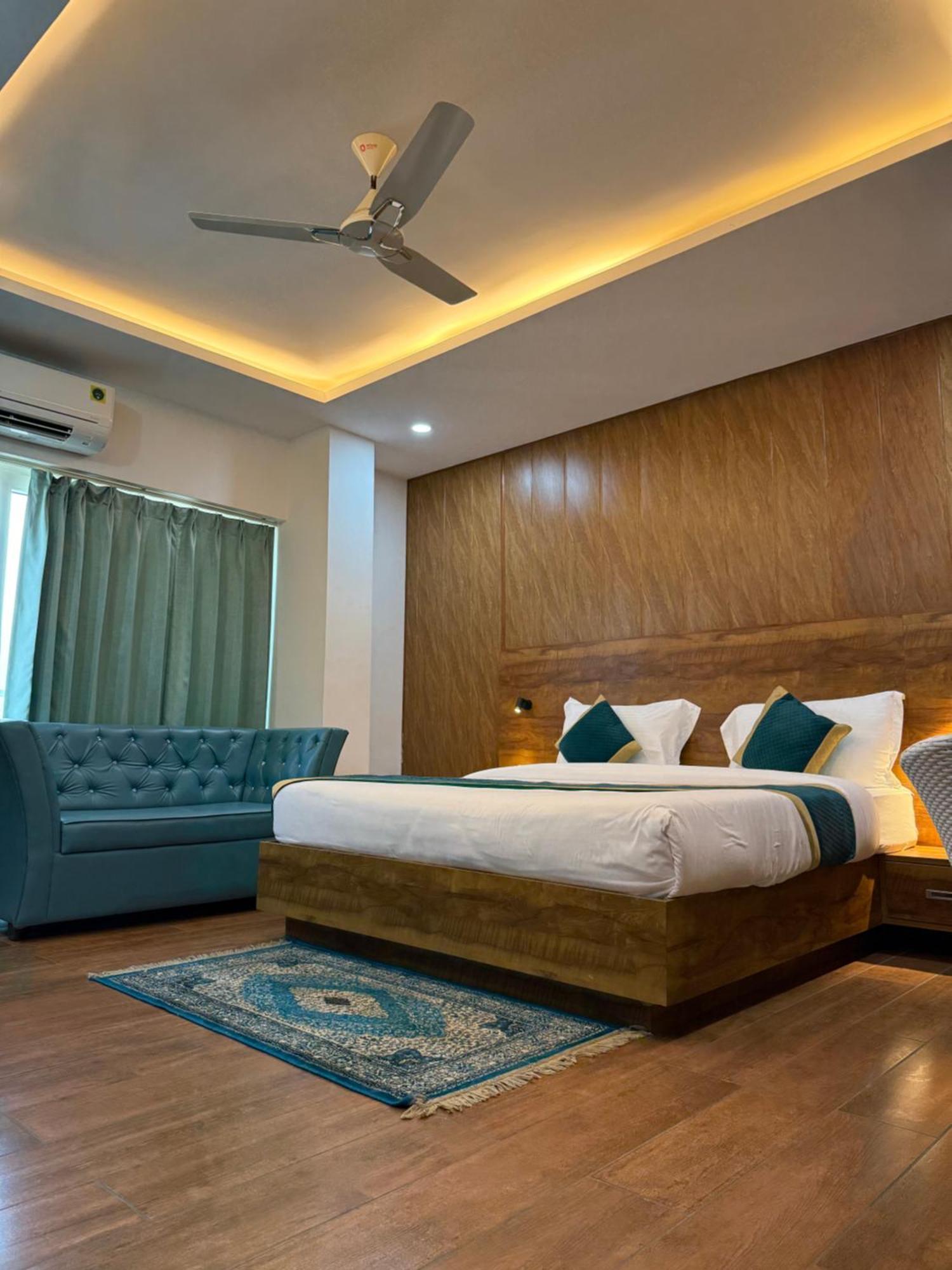 Hotel 7 Heaven Dehradun Extérieur photo