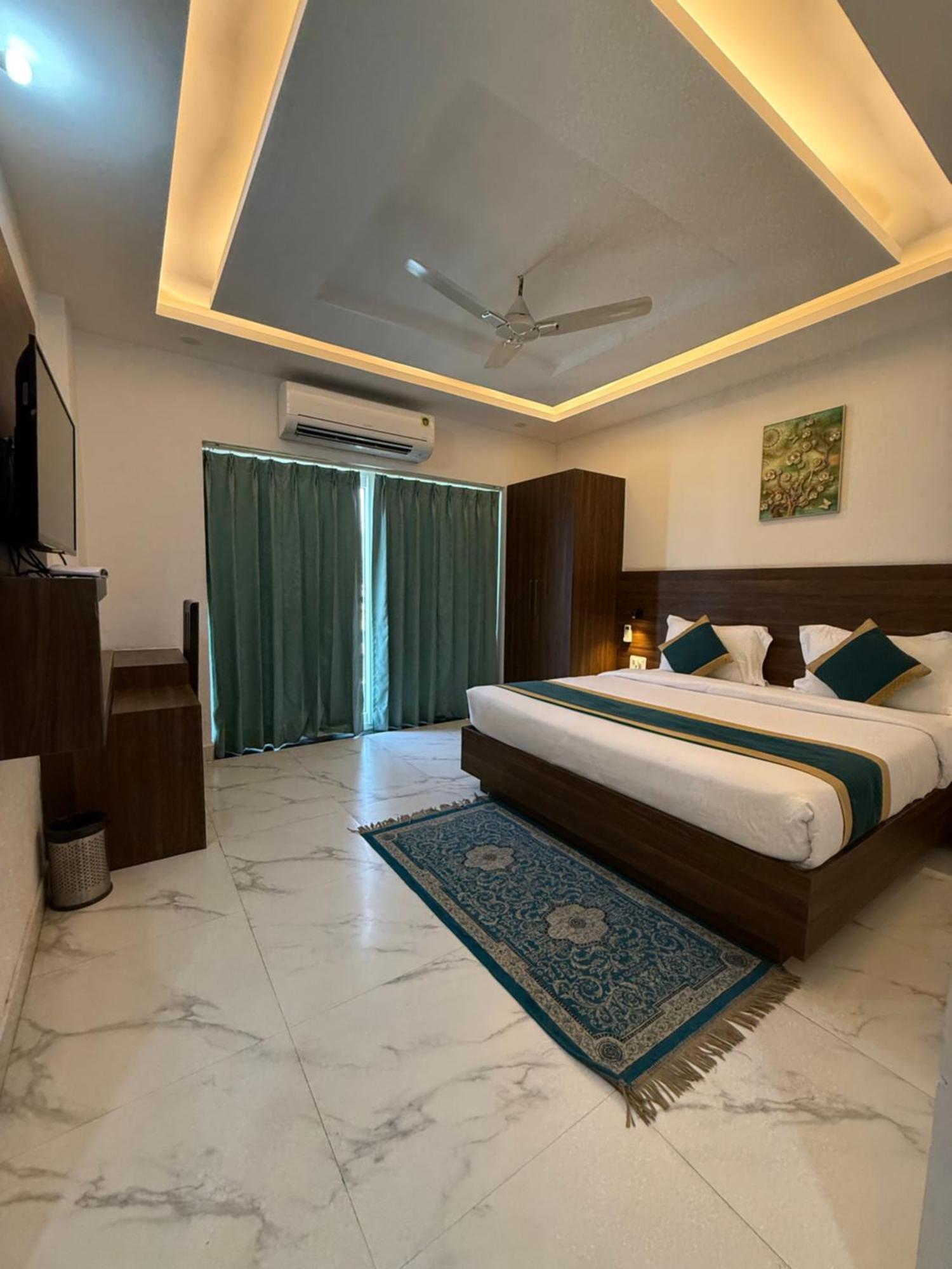 Hotel 7 Heaven Dehradun Extérieur photo