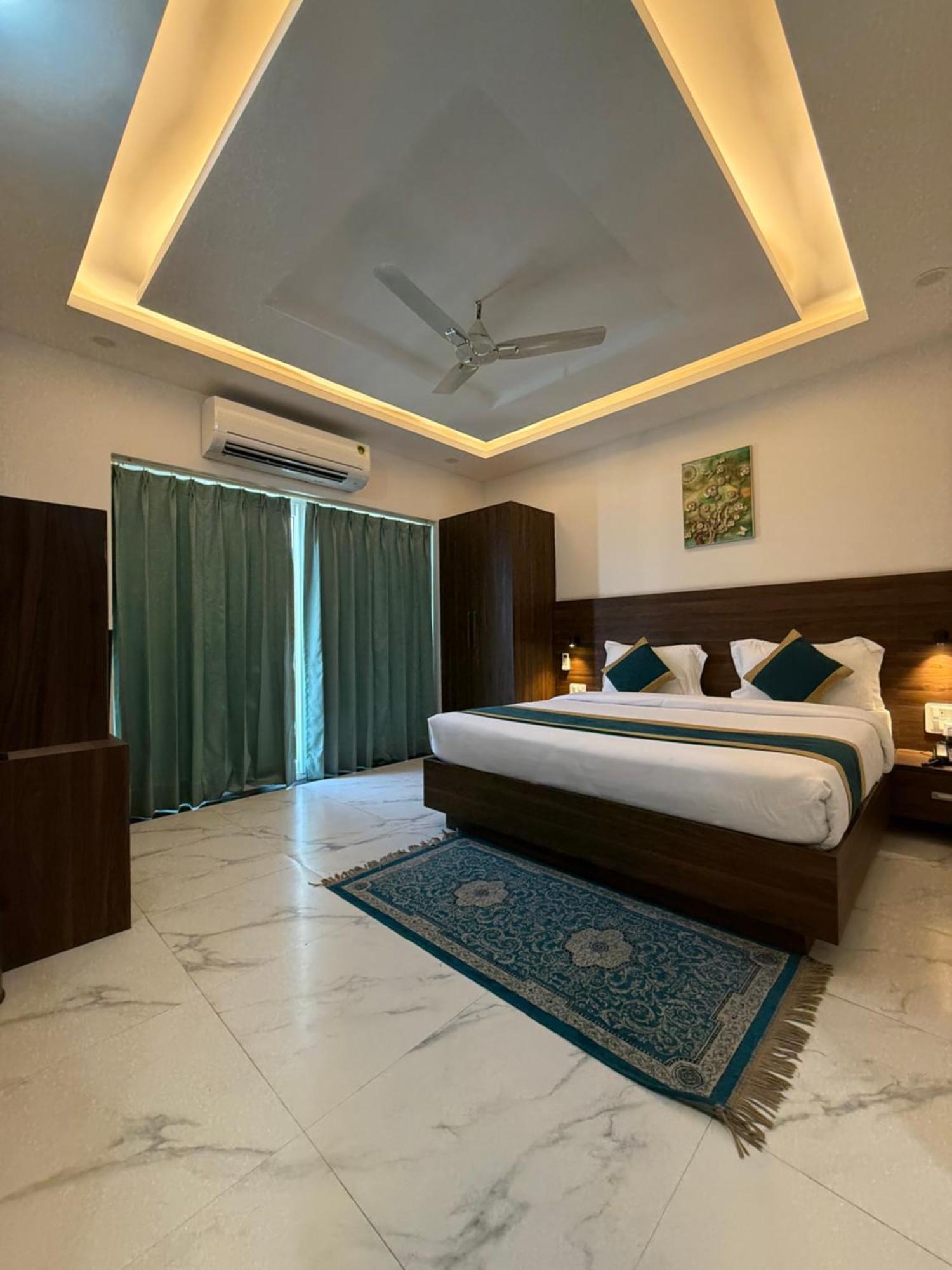 Hotel 7 Heaven Dehradun Extérieur photo