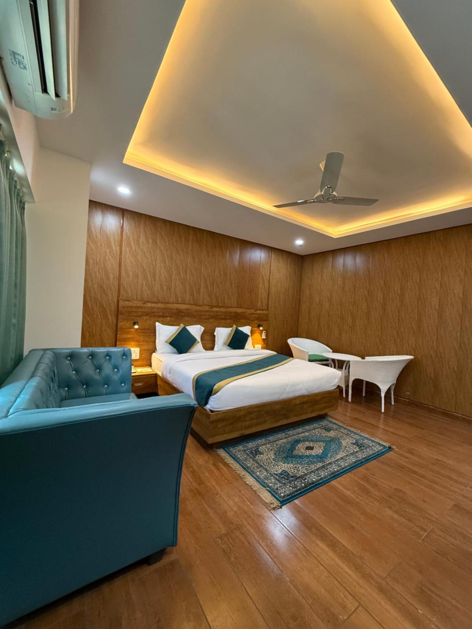 Hotel 7 Heaven Dehradun Extérieur photo