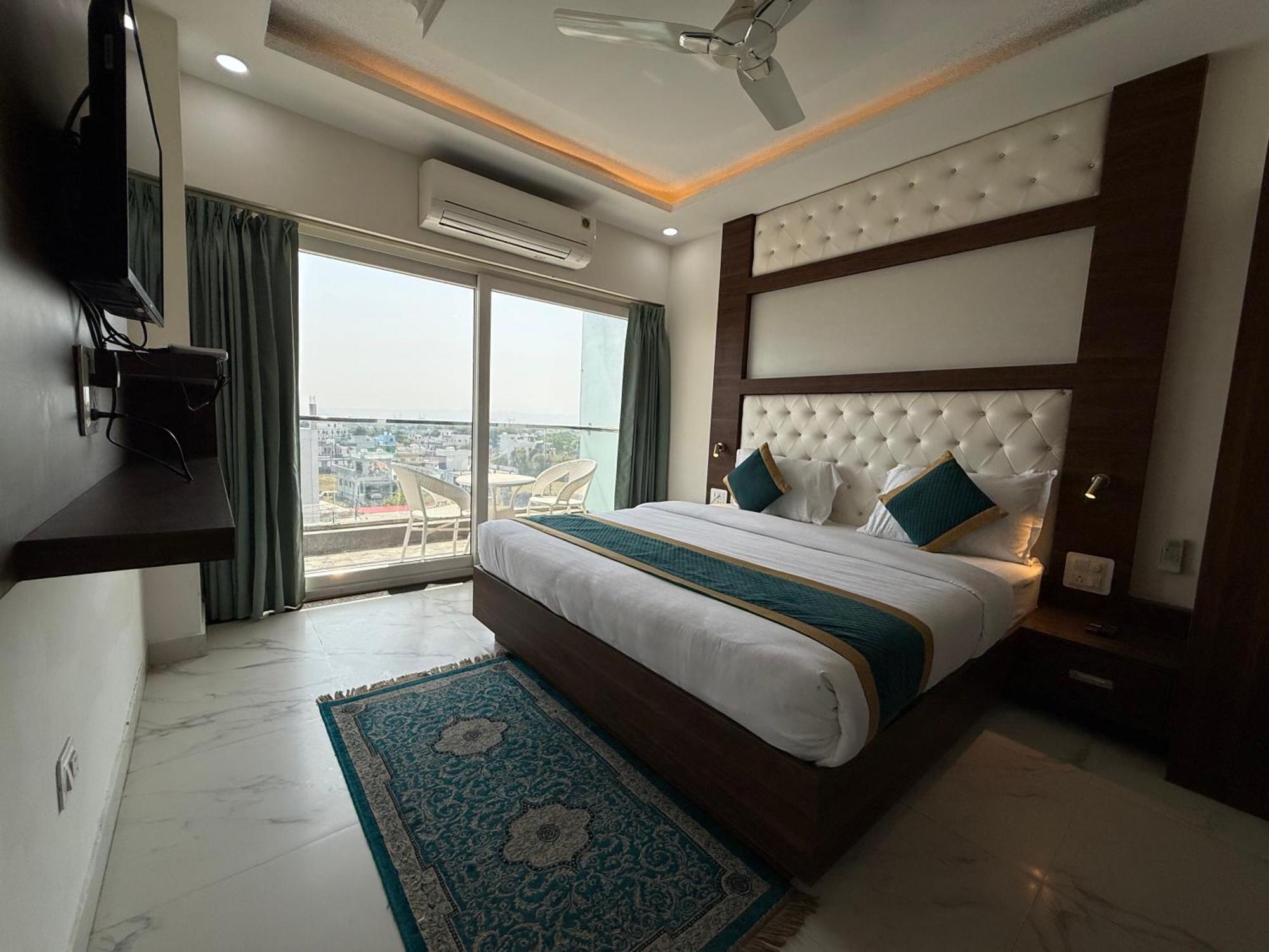 Hotel 7 Heaven Dehradun Extérieur photo
