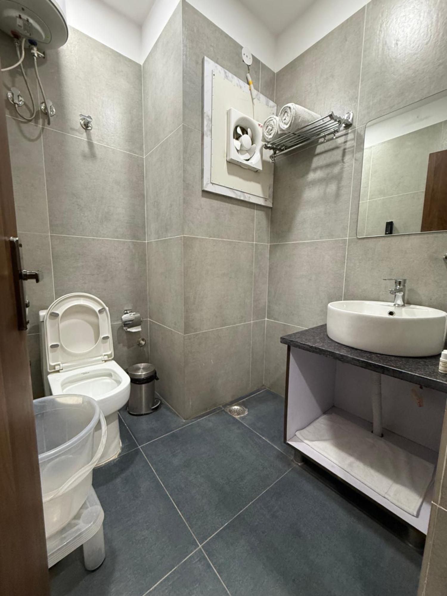 Hotel 7 Heaven Dehradun Extérieur photo